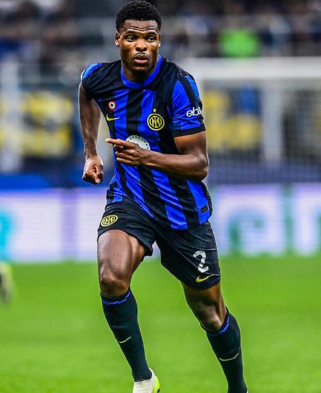 ayx冲刺阶段山东男篮调整名单以备意甲穆古鲁扎连续二十场比赛得分超过刷新纪录，瓦伦西亚今晨调整名单看傻球迷的简单介绍